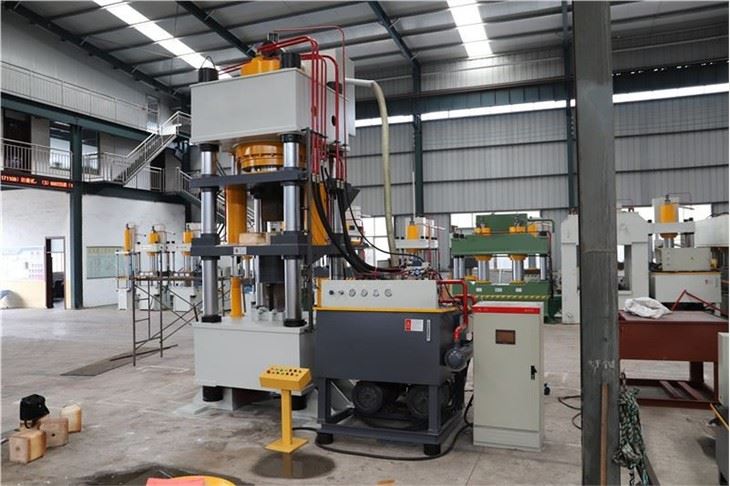 1000 Tons Of Powder Molding Cattle And Sheep Licking Brick Machine